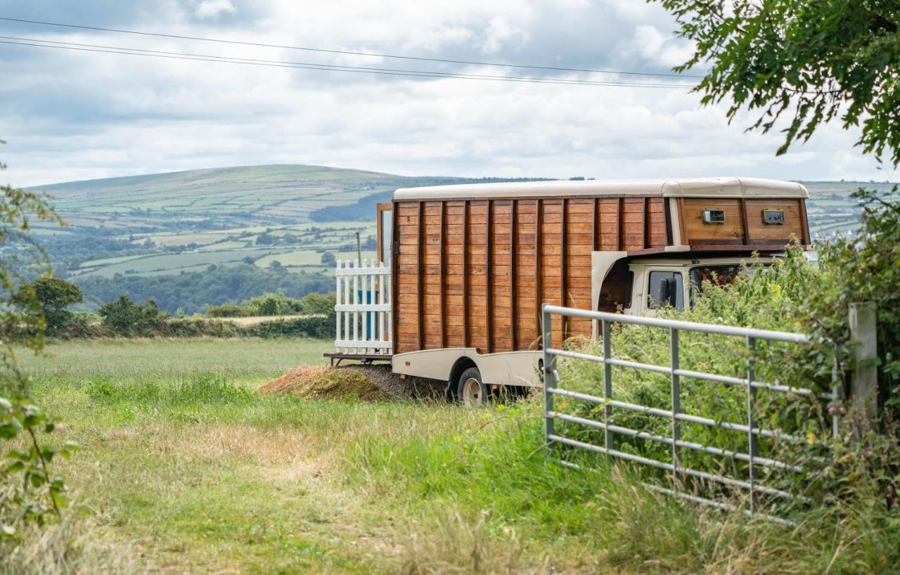 Penrhiw Farm B & B Goodwick Exterior photo